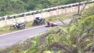 Bokephub indo ngintip jilbab mesum ml tengah jalan